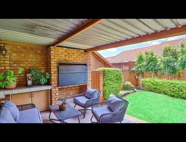 2 BEDROOM TOWNHOUSE FOR SALE IN HIGHVELD